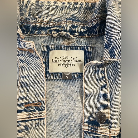 Ashley-Vintage Charm Denim Jacket - Picture 4 of 4